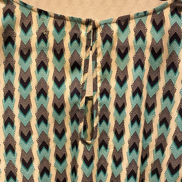 Gianni Bini Romper Small quarter length sleeves geometric design vacation romper - Picture 6 of 9